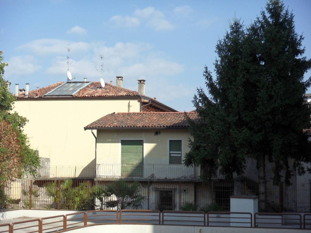 casa indipendente in vendita a Seriate in zona Paderno