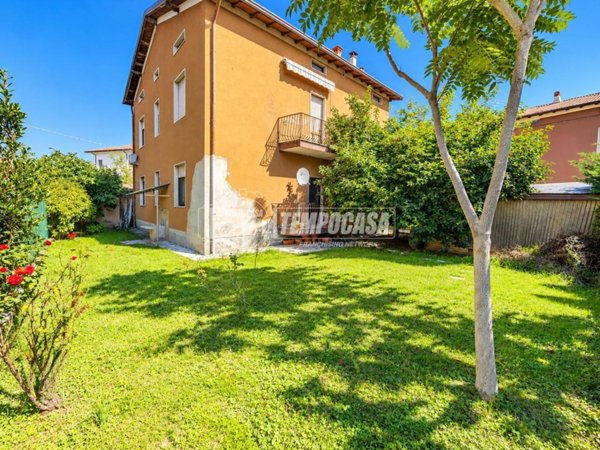 casa indipendente in vendita a Seriate in zona Paderno