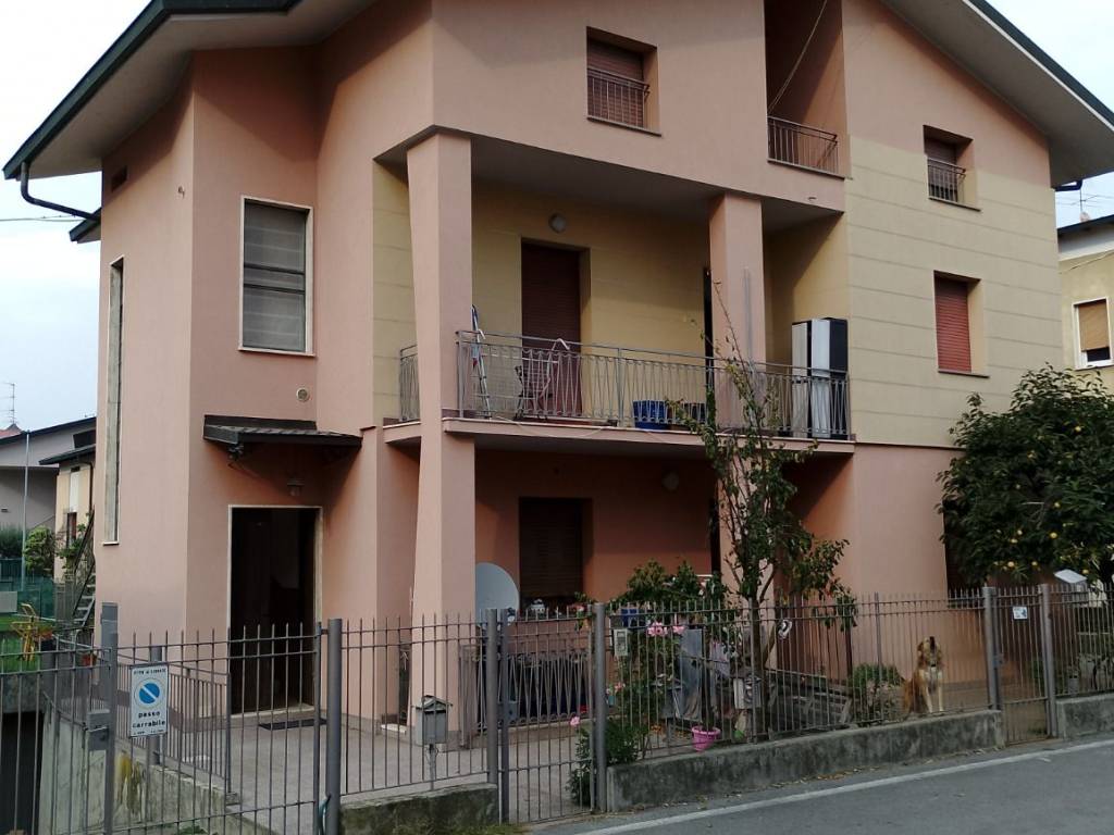 appartamento in vendita a Seriate in zona Paderno