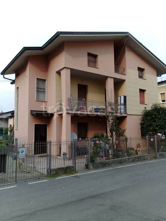 appartamento in vendita a Seriate in zona Paderno