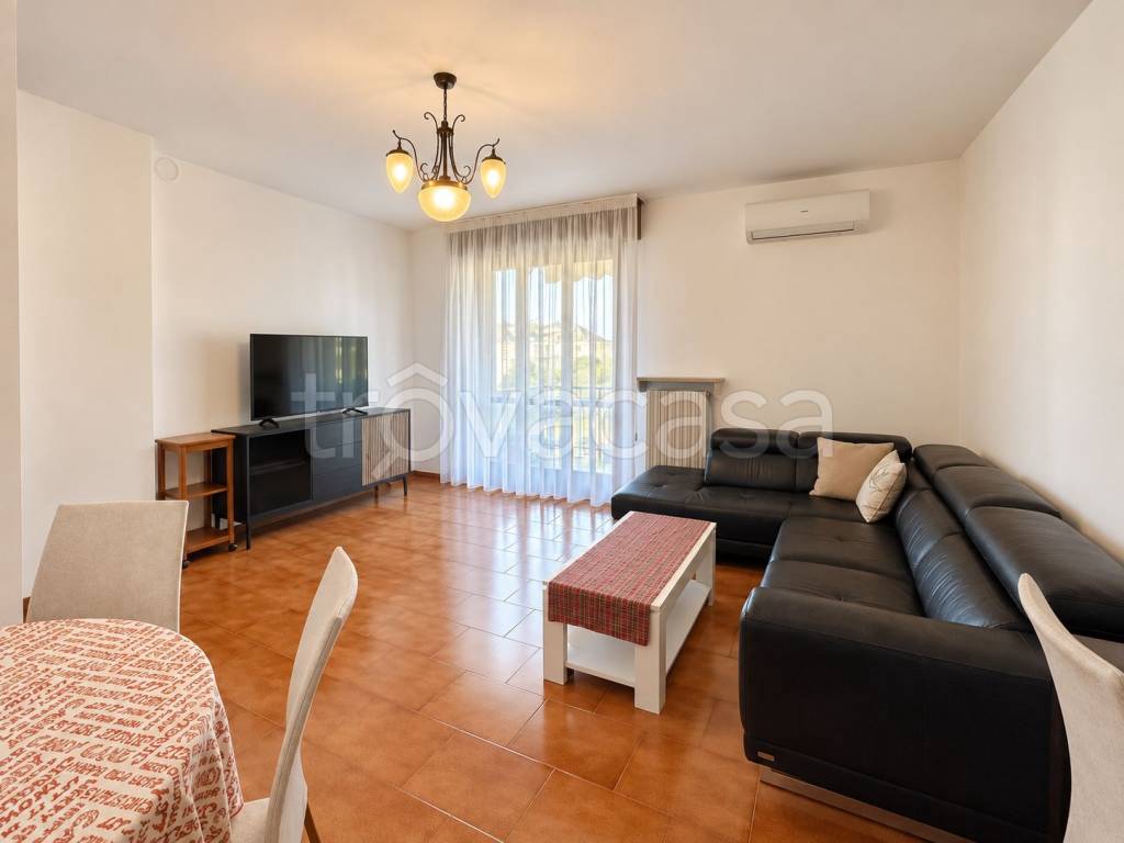appartamento in vendita a Seriate in zona Paderno