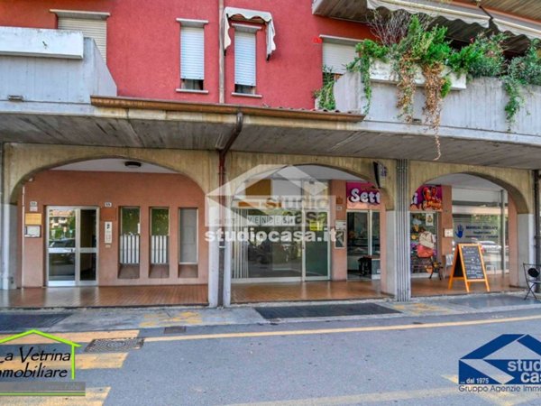 negozio in vendita a Seriate in zona Paderno