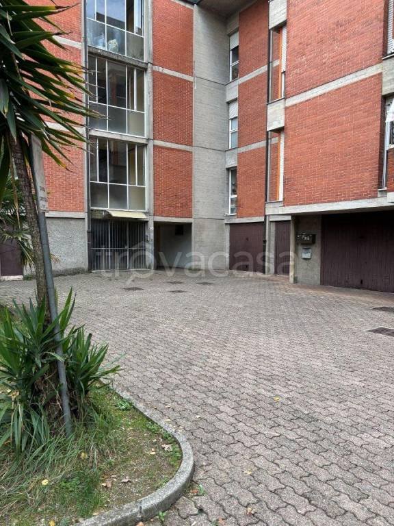 appartamento in vendita a Seriate in zona Paderno