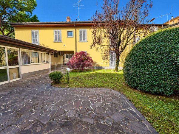 casa indipendente in vendita a Seriate in zona Paderno