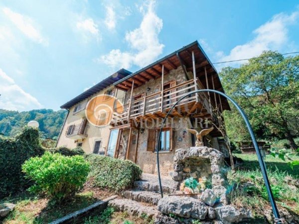 casa indipendente in vendita a Serina