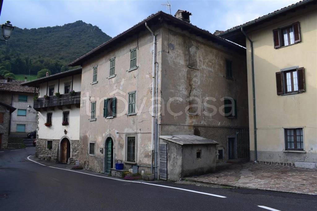 casa indipendente in vendita a Serina
