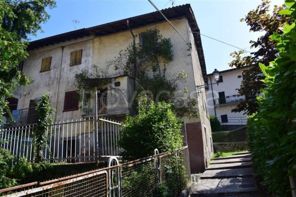 casa indipendente in vendita a Serina