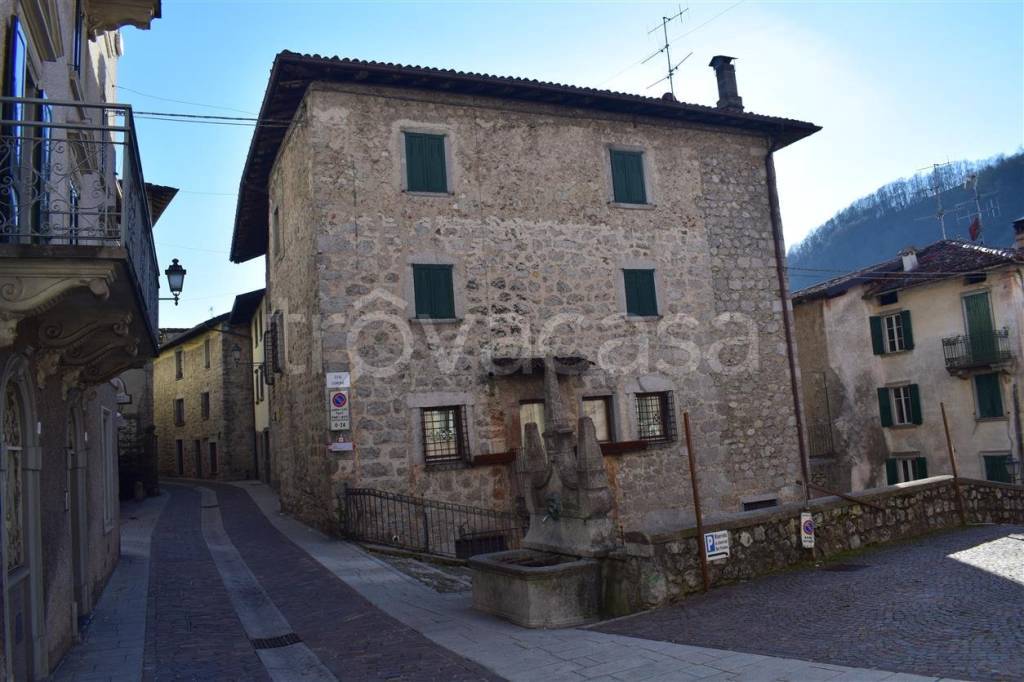 casa indipendente in vendita a Serina