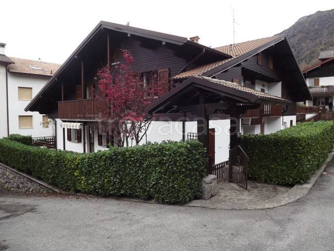 casa indipendente in vendita a Serina