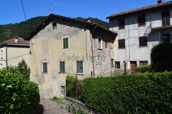 casa indipendente in vendita a Serina