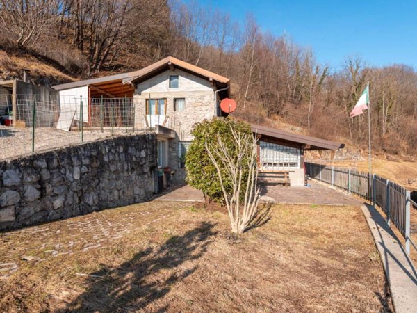 casa indipendente in vendita a Serina