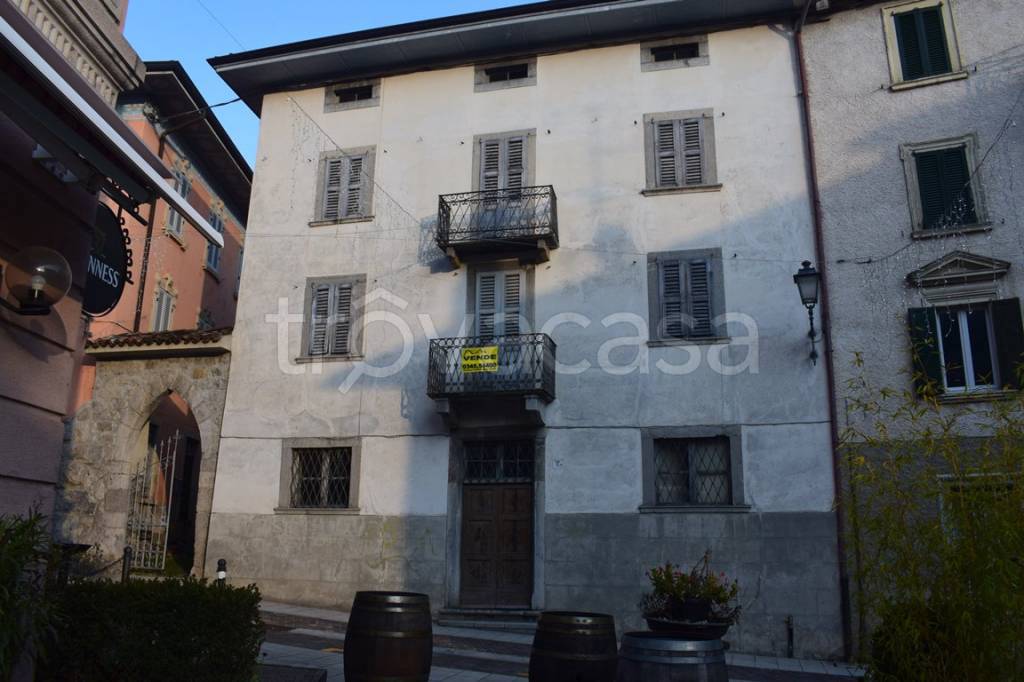 casa indipendente in vendita a Serina