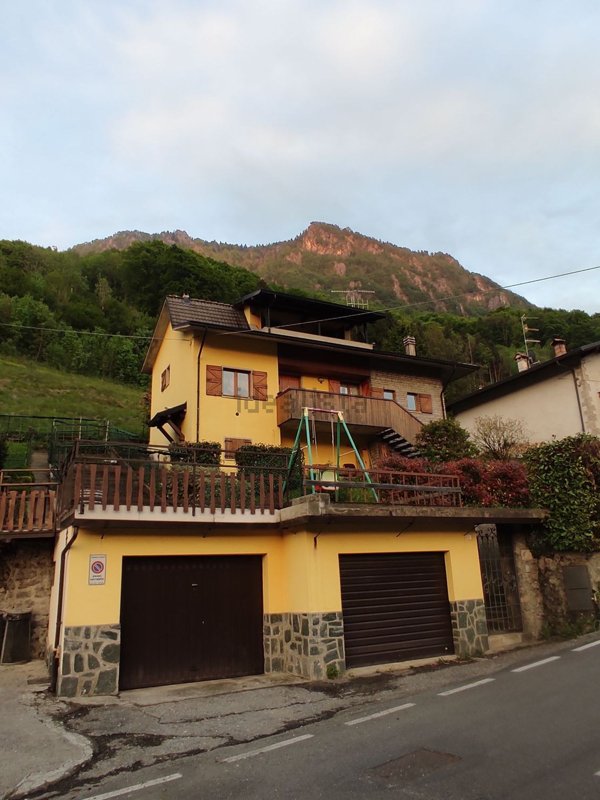 casa indipendente in vendita a Serina