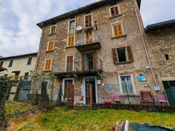 casa indipendente in vendita a Serina