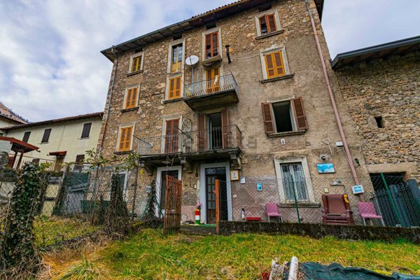 casa indipendente in vendita a Serina