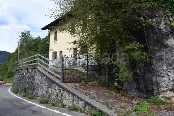 casa indipendente in vendita a Serina