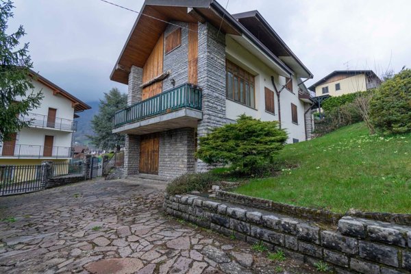 casa indipendente in vendita a Serina