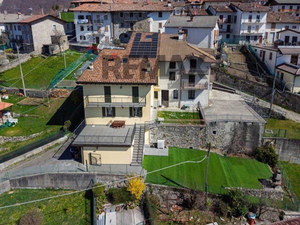 casa indipendente in vendita a Serina