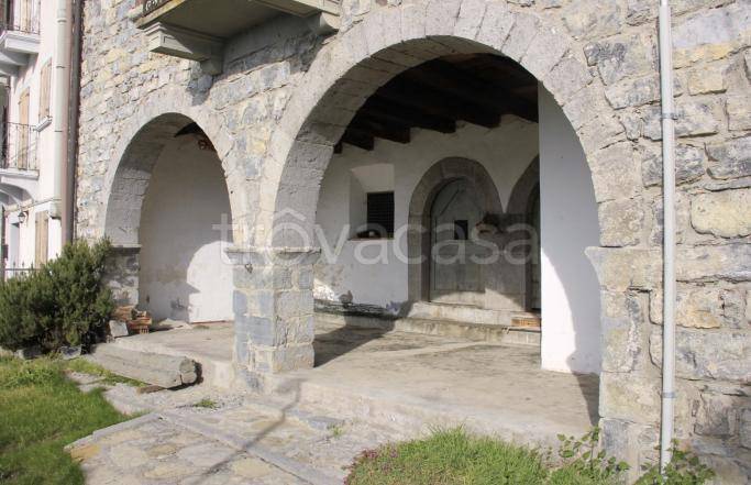 casa indipendente in vendita a Serina