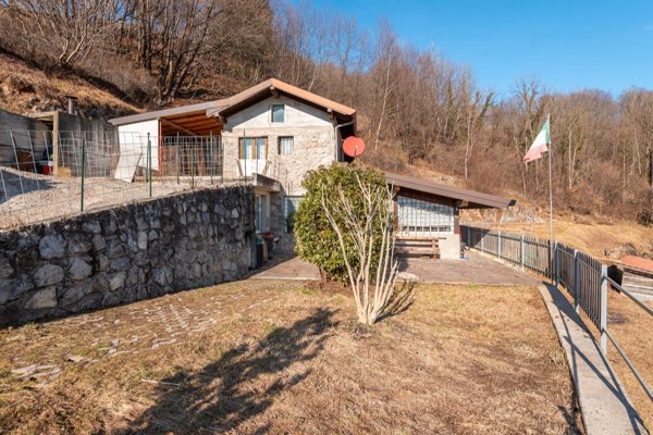 casale in vendita a Serina