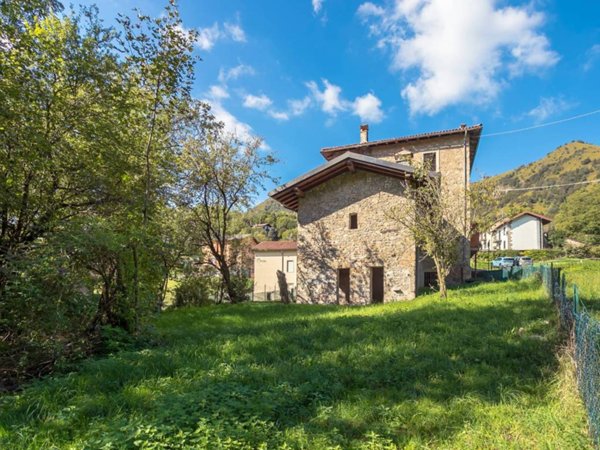 casa indipendente in vendita a Serina
