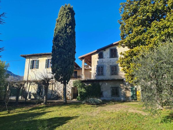 intera palazzina in vendita a Solto Collina