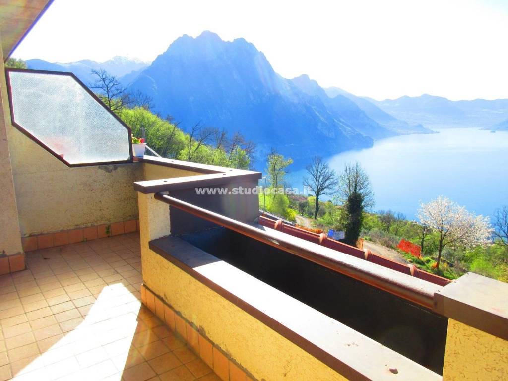 appartamento in vendita a Solto Collina