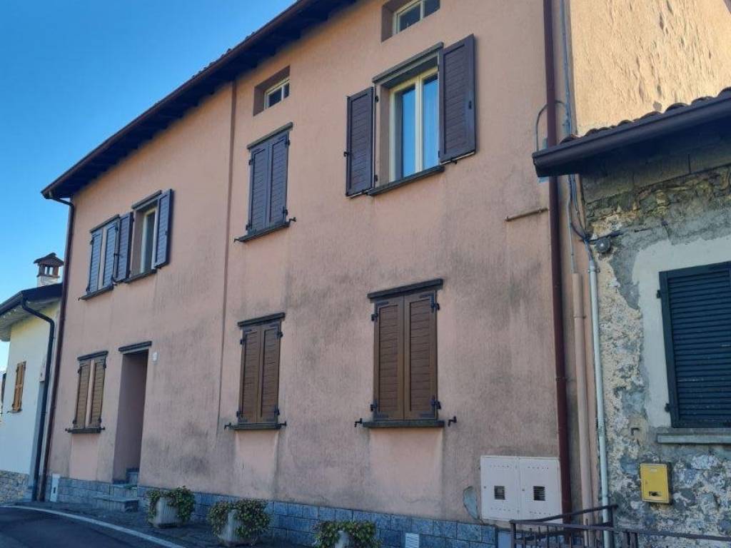 appartamento in vendita a Solto Collina