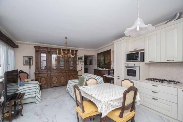 casa indipendente in vendita a Solto Collina