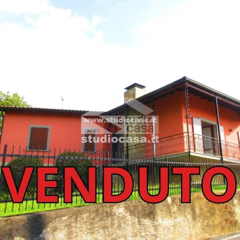 casa indipendente in vendita a Solto Collina