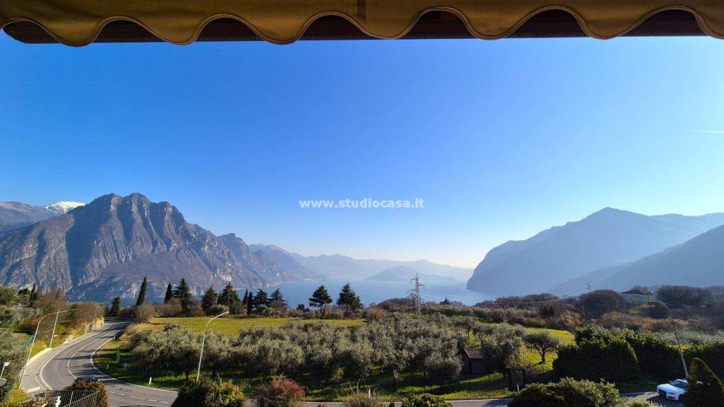 appartamento in vendita a Solto Collina