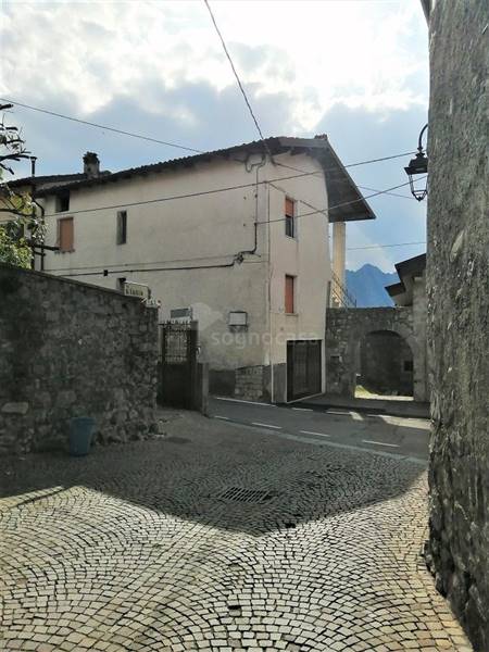 casa indipendente in vendita a Solto Collina in zona Esmate