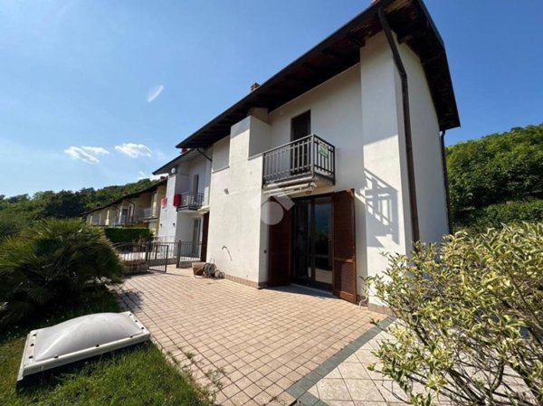 casa indipendente in vendita a Solto Collina