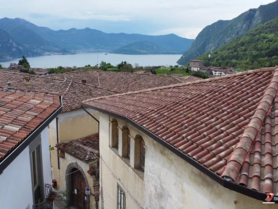 casa semindipendente in vendita a Solto Collina