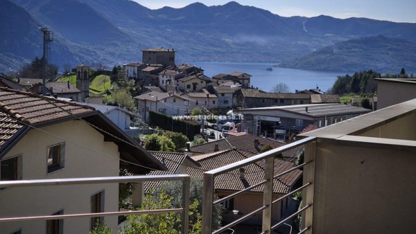 appartamento in vendita a Solto Collina