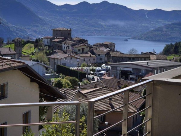 appartamento in vendita a Solto Collina
