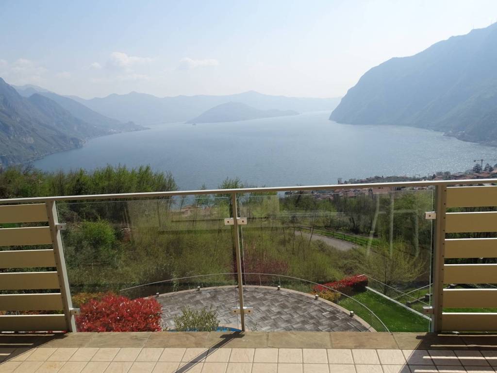 appartamento in vendita a Solto Collina