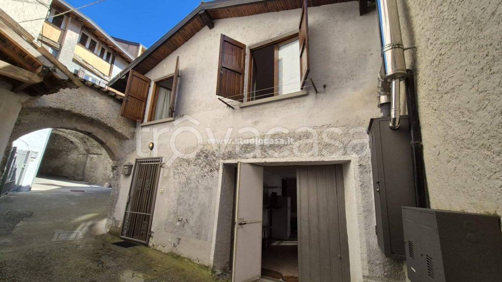 casa indipendente in vendita a Solto Collina