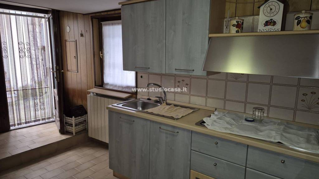 casa indipendente in vendita a Solto Collina