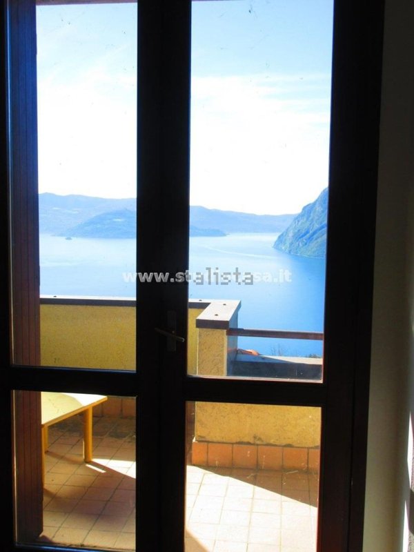 appartamento in vendita a Solto Collina