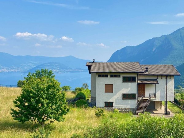 casa indipendente in vendita a Solto Collina