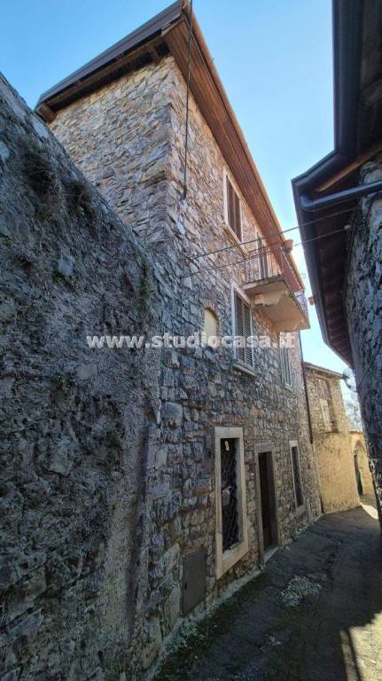 casa indipendente in vendita a Solto Collina