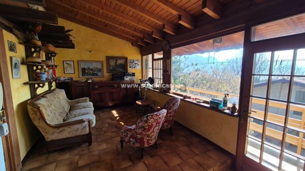 casa indipendente in vendita a Solto Collina