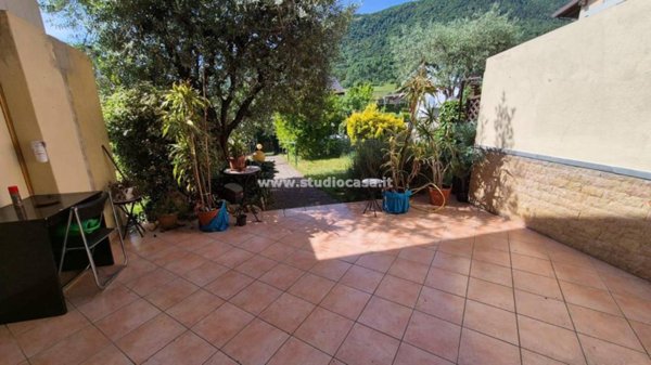 casa indipendente in vendita a Solto Collina