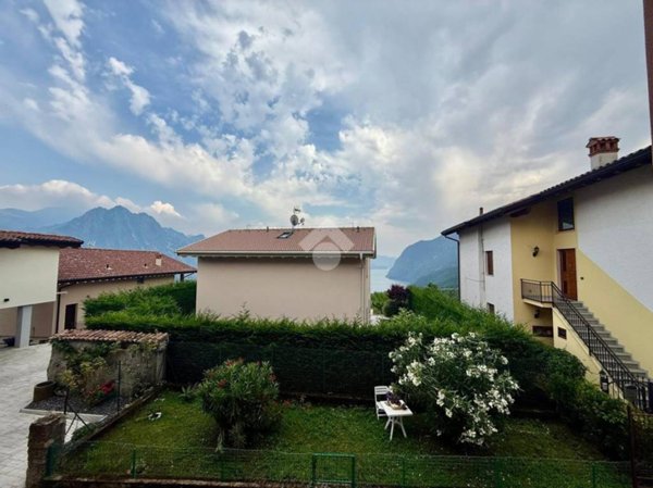 appartamento in vendita a Solto Collina