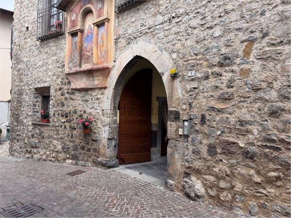 casa semindipendente in vendita a Solto Collina