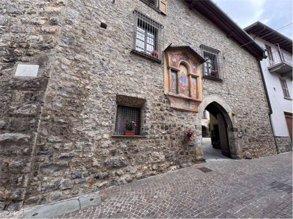 casa semindipendente in vendita a Solto Collina