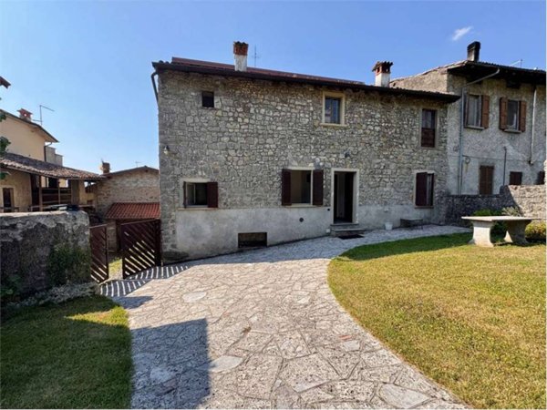 casa indipendente in vendita a Solto Collina