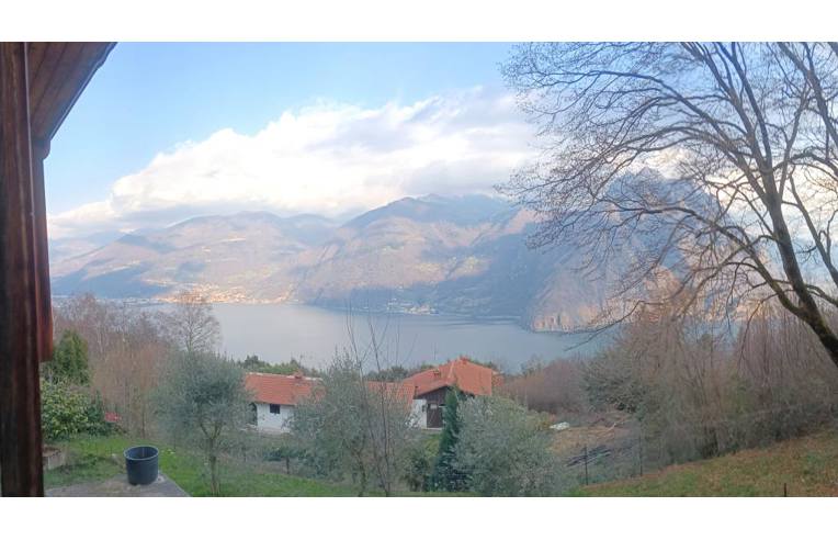 casa indipendente in vendita a Solto Collina in zona Esmate