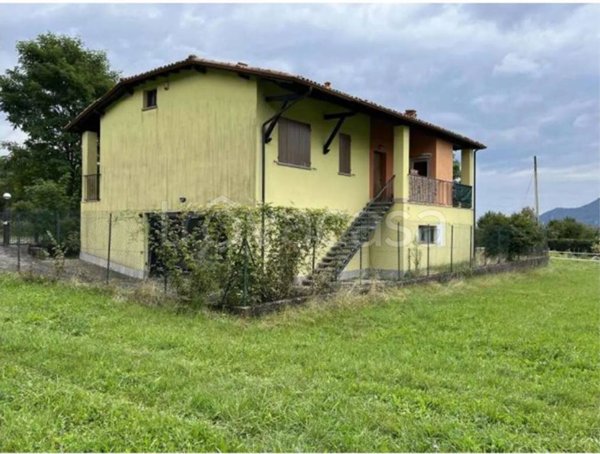 casa indipendente in vendita a Solto Collina in zona Esmate